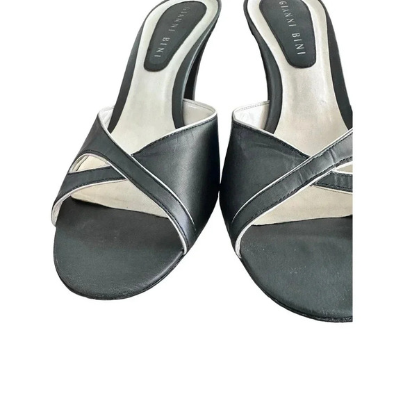 Gianni Bini Women's Dark Navy & Black Slip On Leather Heels Size 9M - Picture 3 of 9